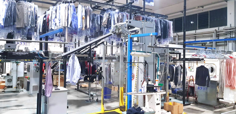 Automatic extraction device onto bagger
